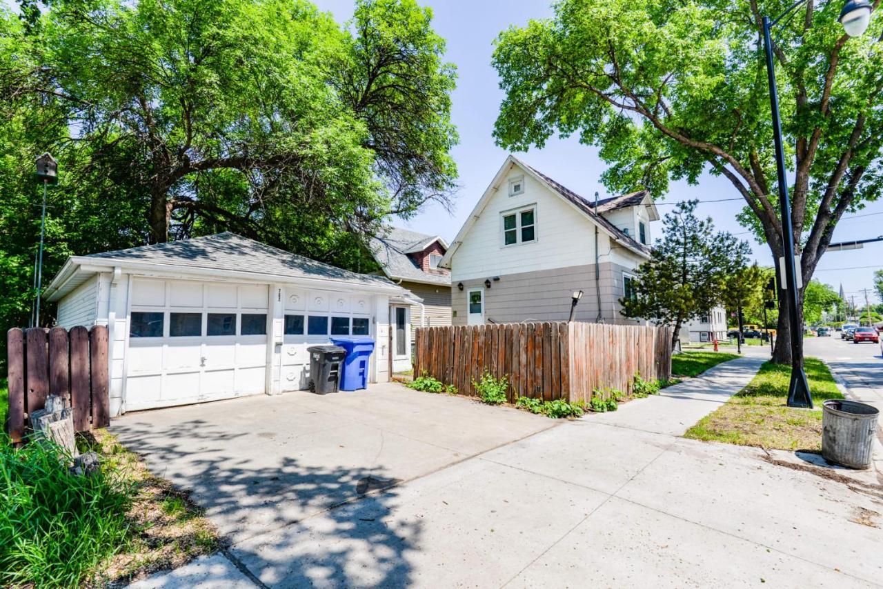 Unique Two Story With A Vintage Flare Villa Fargo Exterior photo