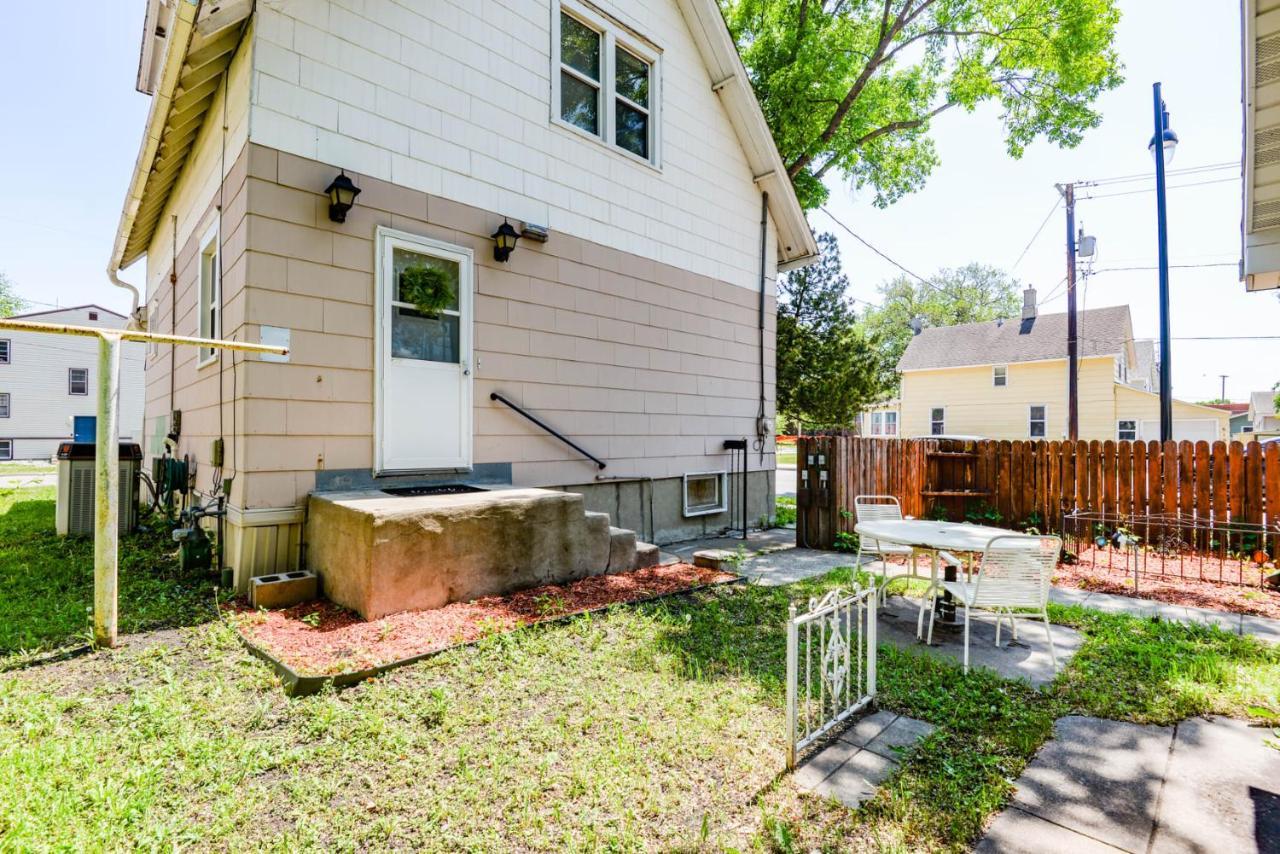 Unique Two Story With A Vintage Flare Villa Fargo Exterior photo
